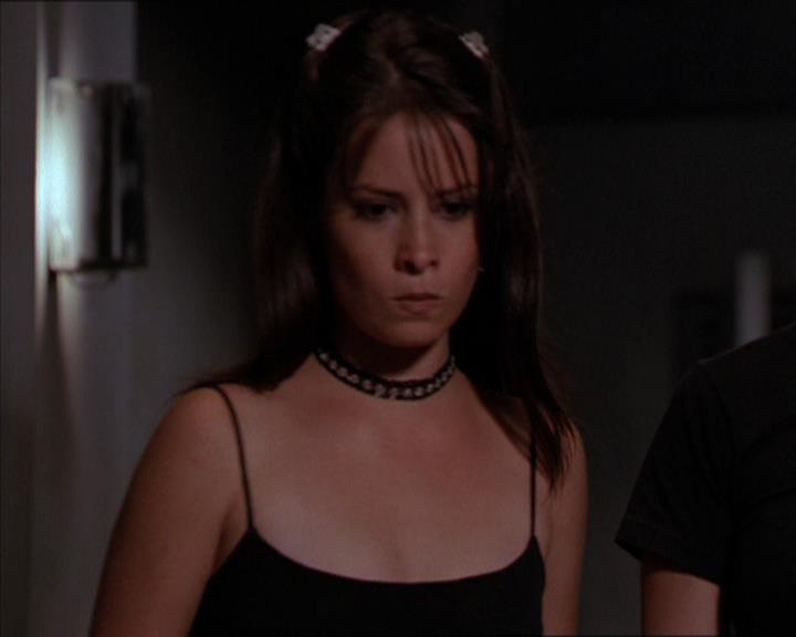 Charmed-Online_dot_net-2x05TheDevilsMusic2116.jpg