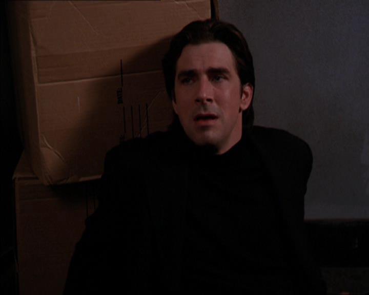Charmed-Online_dot_net-2x05TheDevilsMusic2129.jpg