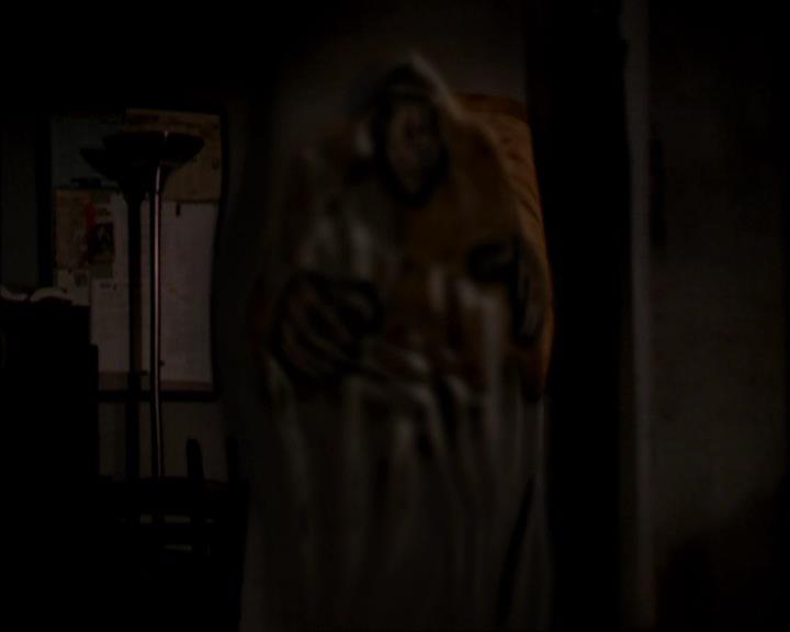 Charmed-Online_dot_net-2x05TheDevilsMusic2171.jpg