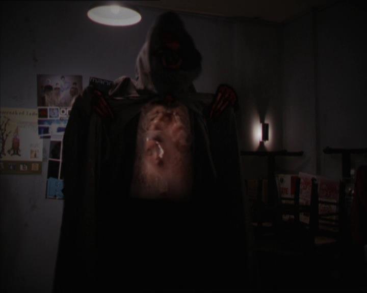 Charmed-Online_dot_net-2x05TheDevilsMusic2177.jpg
