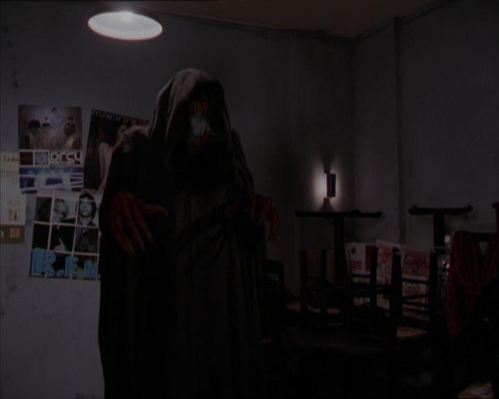 Charmed-Online_dot_net-2x05TheDevilsMusic2185.jpg