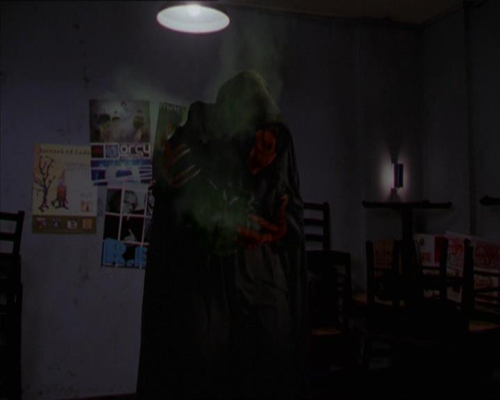 Charmed-Online_dot_net-2x05TheDevilsMusic2188.jpg