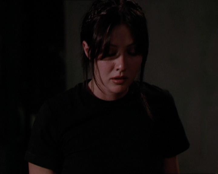 Charmed-Online_dot_net-2x05TheDevilsMusic2201.jpg