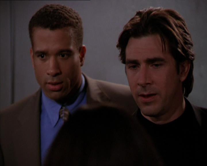 Charmed-Online_dot_net-2x05TheDevilsMusic2217.jpg