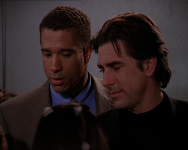 Charmed-Online_dot_net-2x05TheDevilsMusic2223.jpg