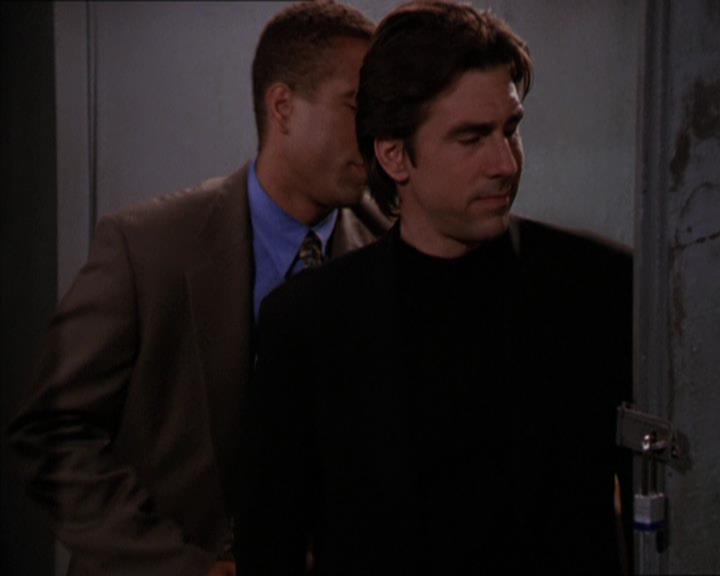 Charmed-Online_dot_net-2x05TheDevilsMusic2231.jpg