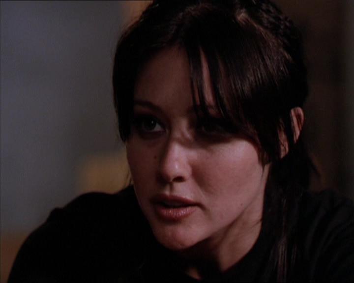 Charmed-Online_dot_net-2x05TheDevilsMusic2240.jpg