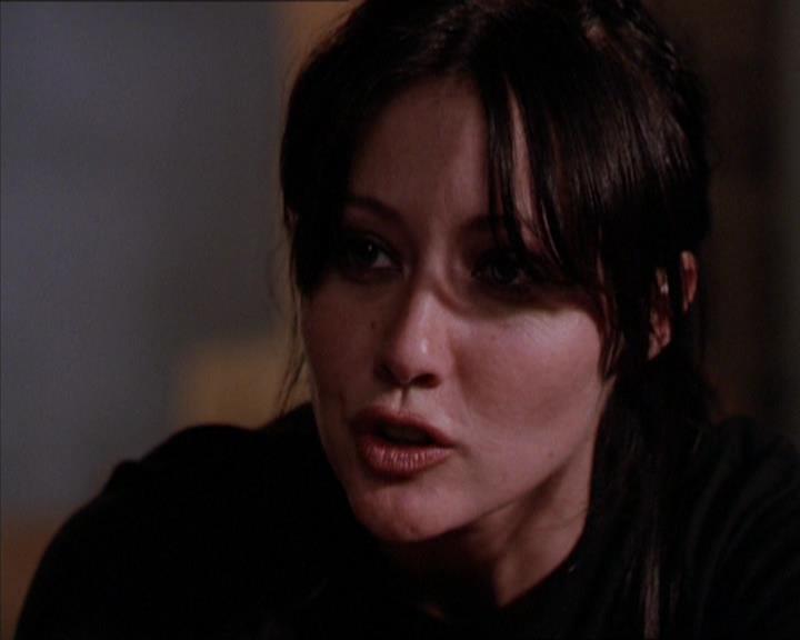 Charmed-Online_dot_net-2x05TheDevilsMusic2241.jpg