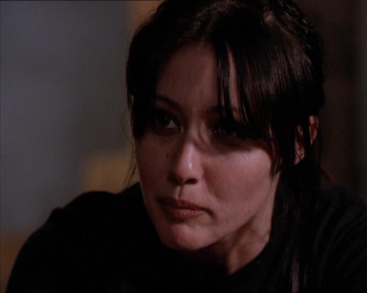 Charmed-Online_dot_net-2x05TheDevilsMusic2242.jpg