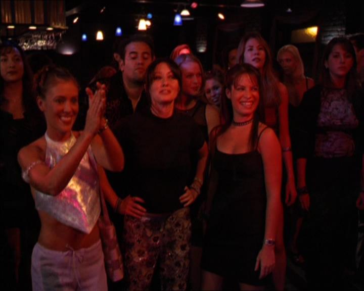 Charmed-Online_dot_net-2x05TheDevilsMusic2287.jpg