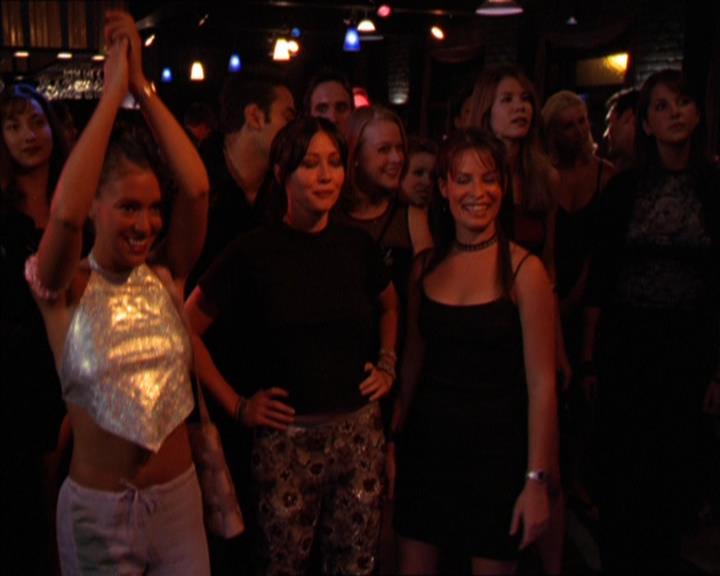 Charmed-Online_dot_net-2x05TheDevilsMusic2288.jpg