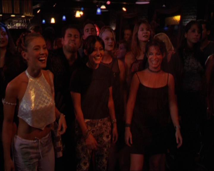 Charmed-Online_dot_net-2x05TheDevilsMusic2295.jpg