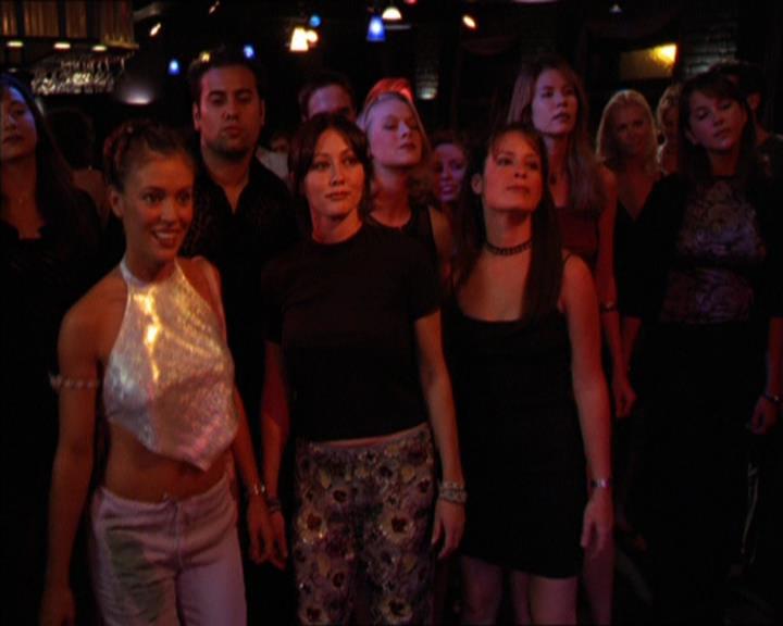 Charmed-Online_dot_net-2x05TheDevilsMusic2305.jpg