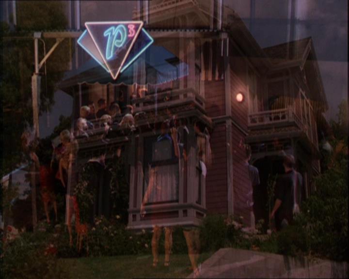 Charmed-Online_dot_net-2x05TheDevilsMusic2315.jpg