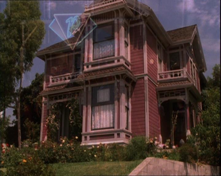 Charmed-Online_dot_net-2x05TheDevilsMusic2316.jpg