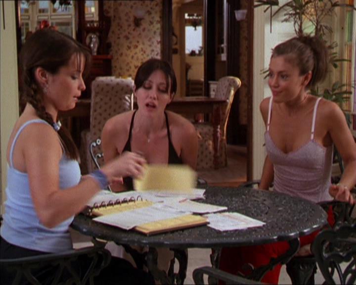 Charmed-Online_dot_net-2x05TheDevilsMusic2328.jpg