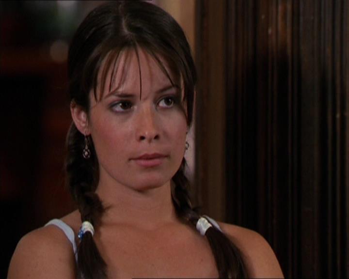 Charmed-Online_dot_net-2x05TheDevilsMusic2430.jpg