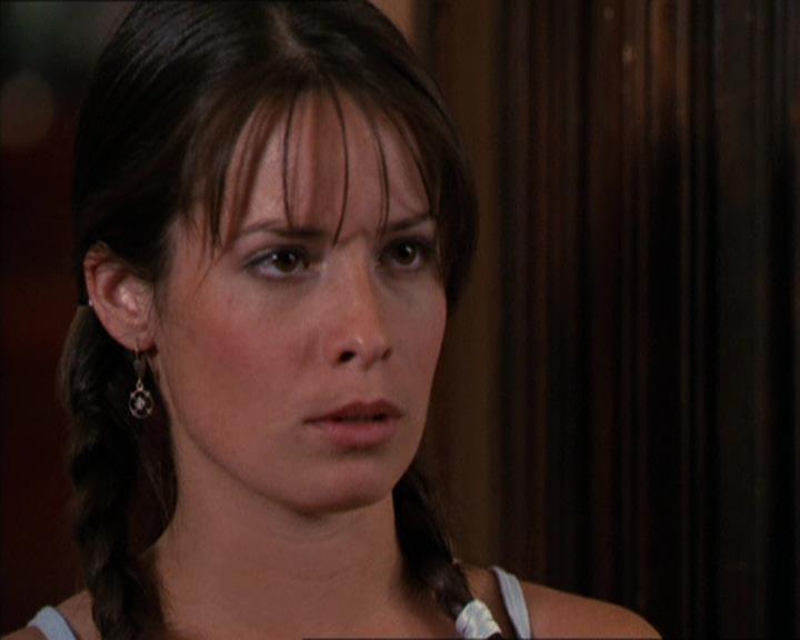 Charmed-Online_dot_net-2x05TheDevilsMusic2464.jpg