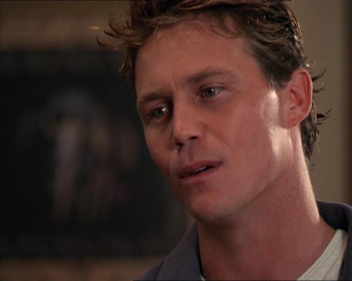 Charmed-Online_dot_net-2x05TheDevilsMusic2480.jpg
