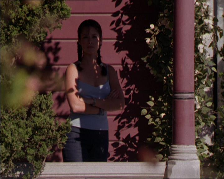 Charmed-Online_dot_net-2x05TheDevilsMusic2518.jpg