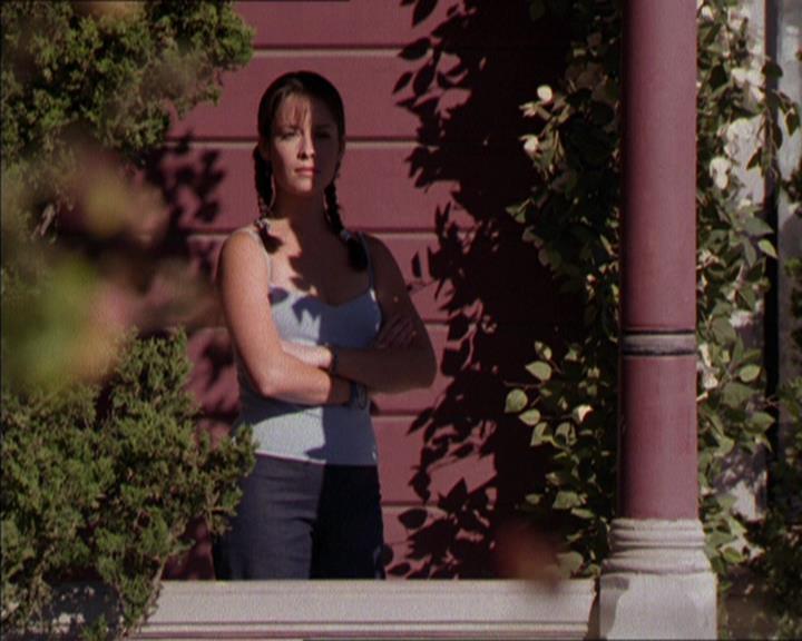 Charmed-Online_dot_net-2x05TheDevilsMusic2521.jpg