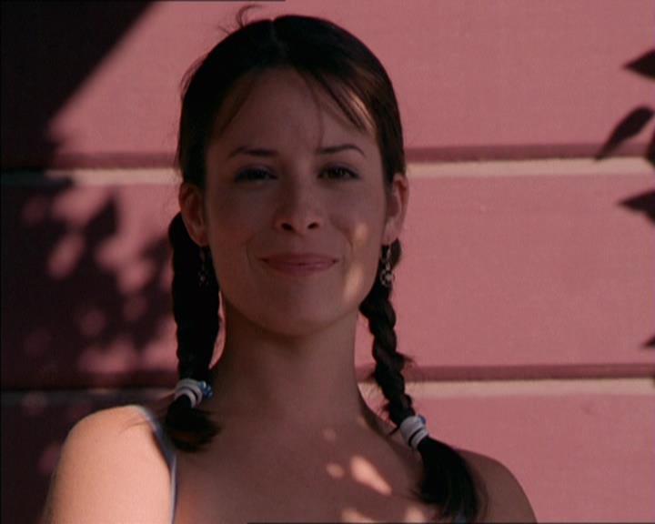 Charmed-Online_dot_net-2x05TheDevilsMusic2525.jpg