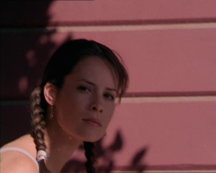 Charmed-Online_dot_net-2x05TheDevilsMusic2532.jpg