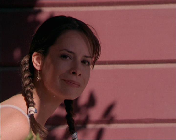 Charmed-Online_dot_net-2x05TheDevilsMusic2534.jpg