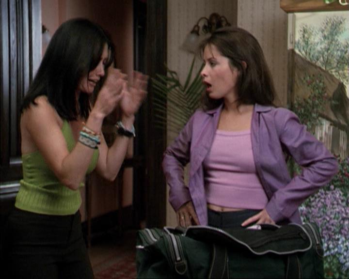 Charmed-Online-dot-net_207TheyreEverywhere0153.jpg