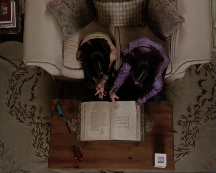 Charmed-Online-dot-net_207TheyreEverywhere0370.jpg