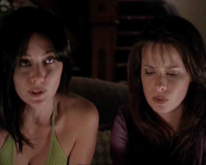 Charmed-Online-dot-net_207TheyreEverywhere0412.jpg
