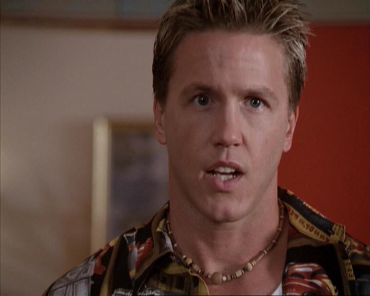 Charmed-Online-dot-net_207TheyreEverywhere0552.jpg