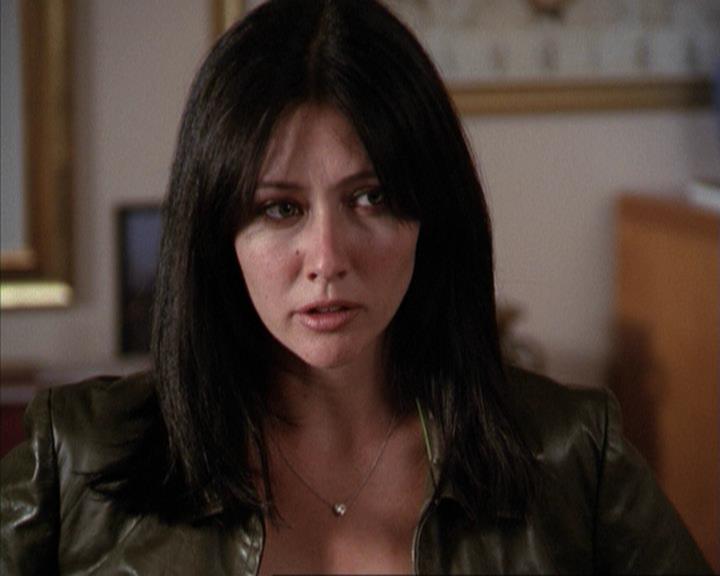 Charmed-Online-dot-net_207TheyreEverywhere0573.jpg