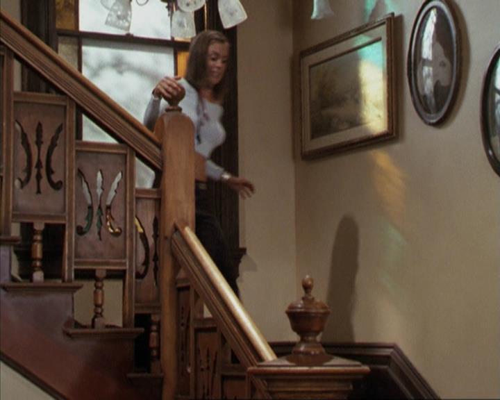Charmed-Online-dot-net_207TheyreEverywhere0649.jpg