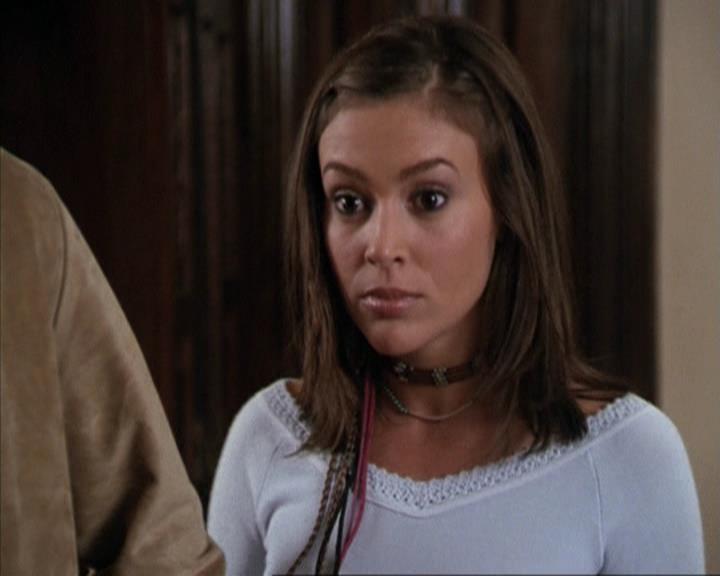 Charmed-Online-dot-net_207TheyreEverywhere0659.jpg