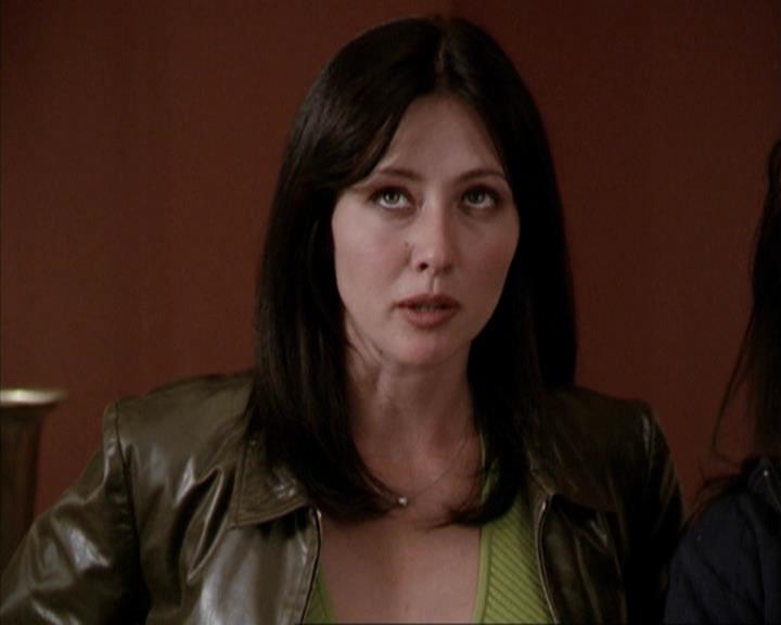 Charmed-Online-dot-net_207TheyreEverywhere1120.jpg