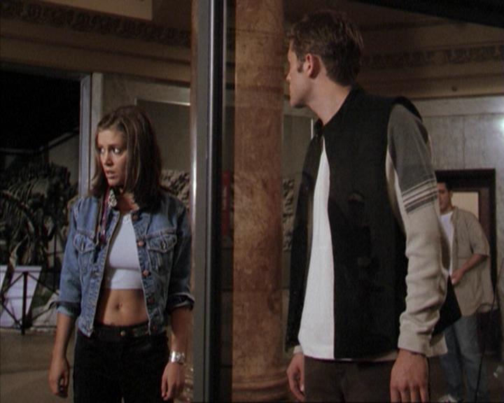 Charmed-Online-dot-net_207TheyreEverywhere1484.jpg