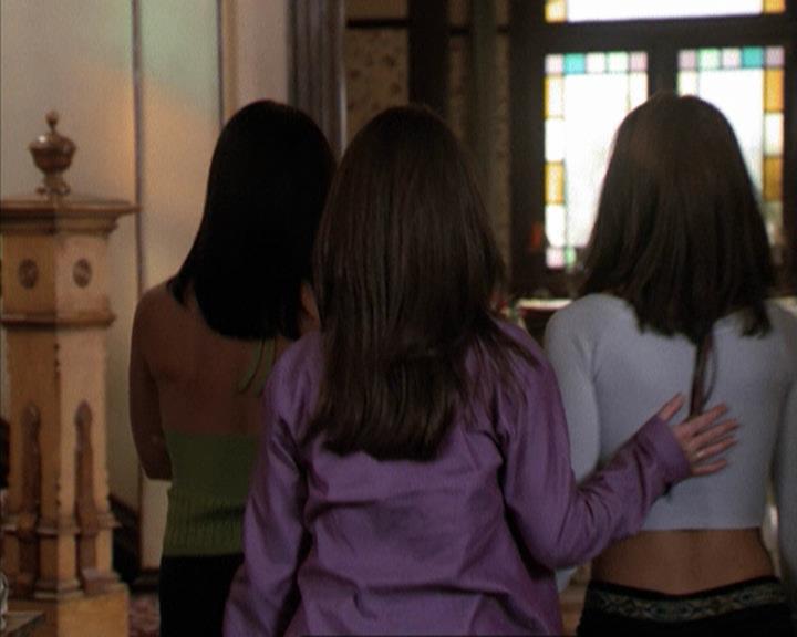Charmed-Online-dot-net_207TheyreEverywhere1660.jpg