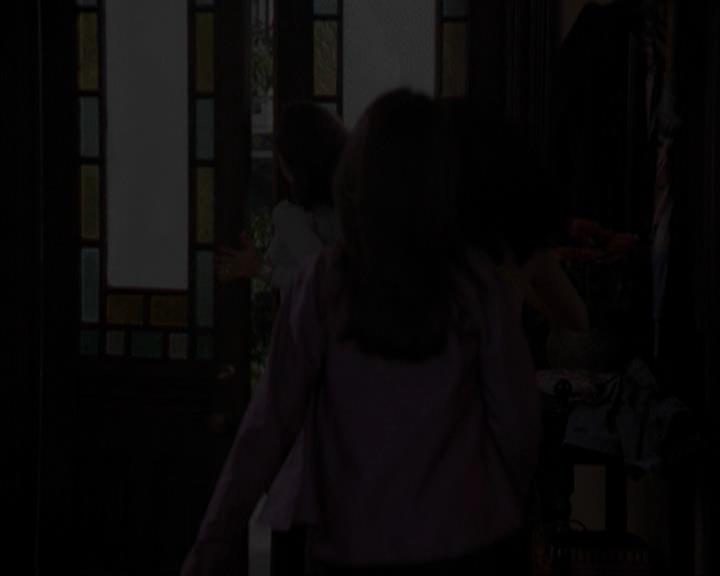 Charmed-Online-dot-net_207TheyreEverywhere1813.jpg