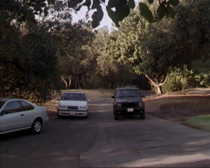 Charmed-Online-dot-net_207TheyreEverywhere1822.jpg