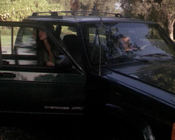 Charmed-Online-dot-net_207TheyreEverywhere1827.jpg