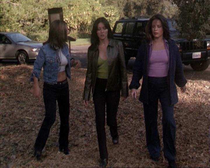 Charmed-Online-dot-net_207TheyreEverywhere1837.jpg