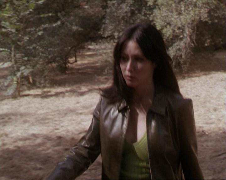 Charmed-Online-dot-net_207TheyreEverywhere1878.jpg
