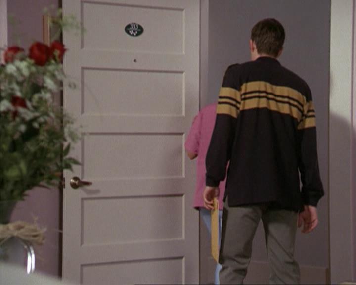 Charmed-Online-dot-net_207TheyreEverywhere2311.jpg