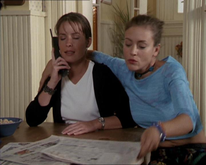 Charmed-Online-dot-net_208P3H200270.jpg