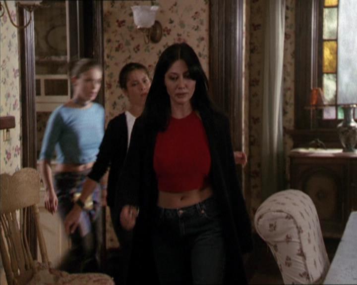 Charmed-Online-dot-net_208P3H200310.jpg