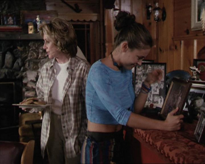Charmed-Online-dot-net_208P3H200460.jpg