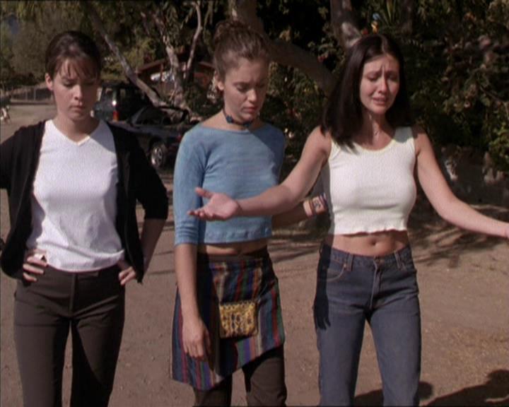 Charmed-Online-dot-net_208P3H200644.jpg