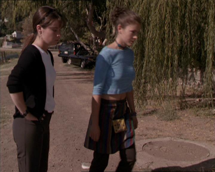Charmed-Online-dot-net_208P3H200662.jpg