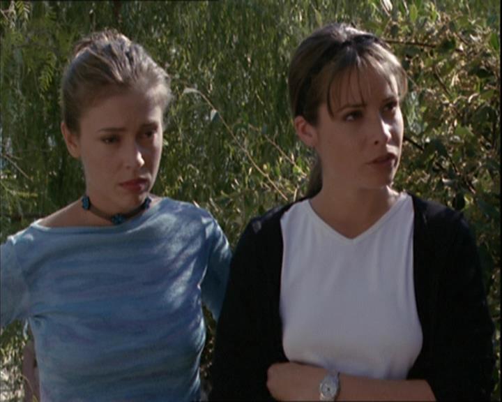 Charmed-Online-dot-net_208P3H200823.jpg